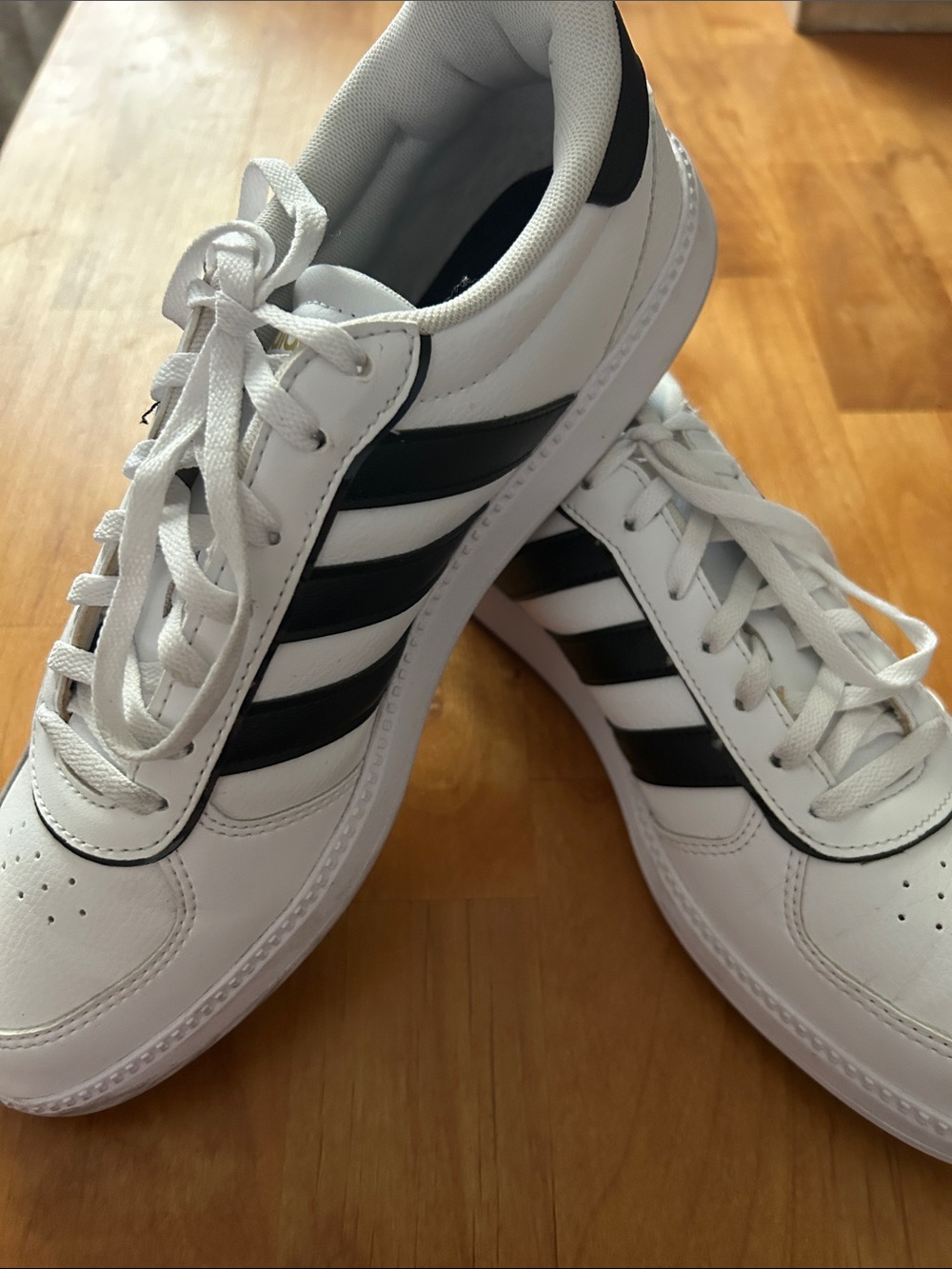 Adidas White and Black Women's Low-Top Athletic Sneakers Size 10